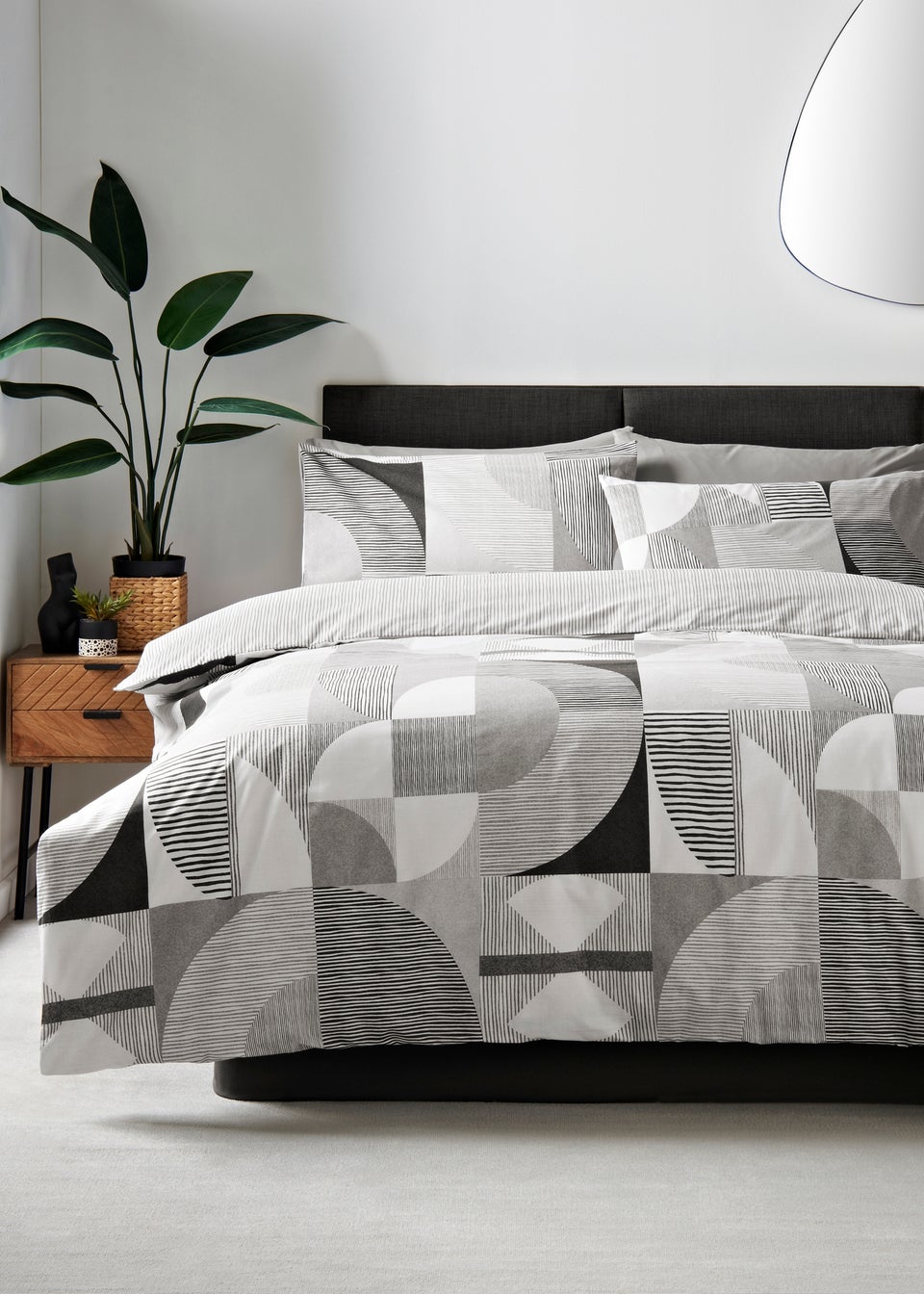 Grey Geometric Linear Duvet Set