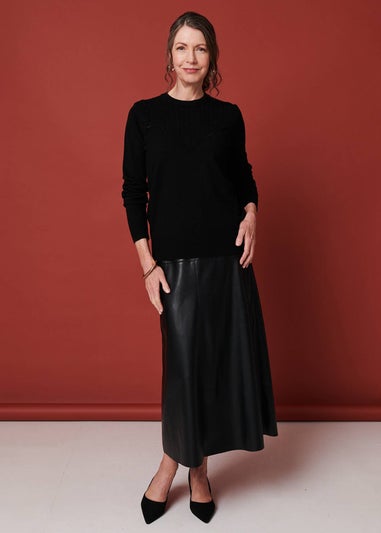 Izabel London Black Textured Knit Slim Fit Jumper