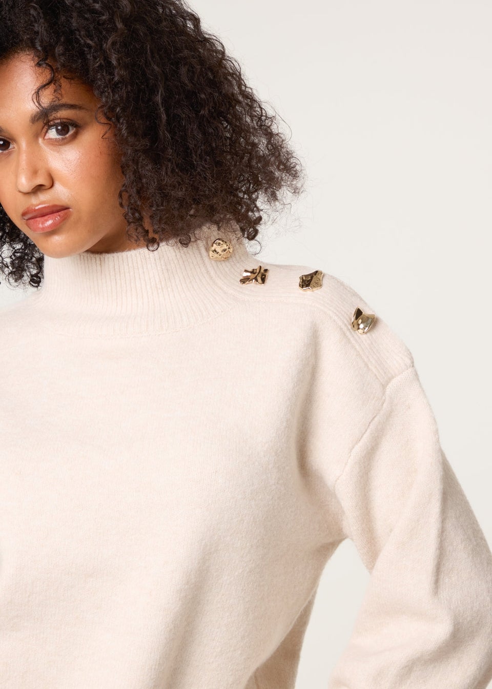 Blue Vanilla Stone Turtle Neck Shoulder Brooch Detailed Jumper