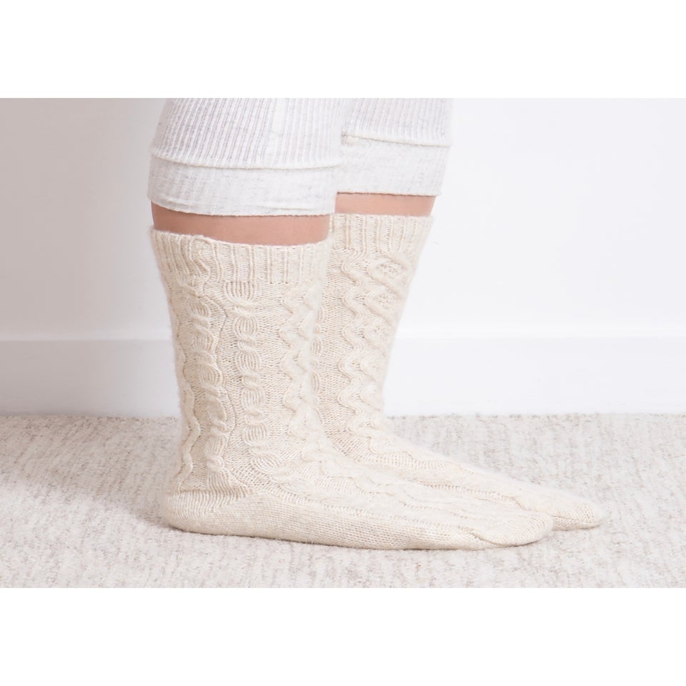 Totes Toasties Ladies Cream Cable Knit Slouch Slipper Sock