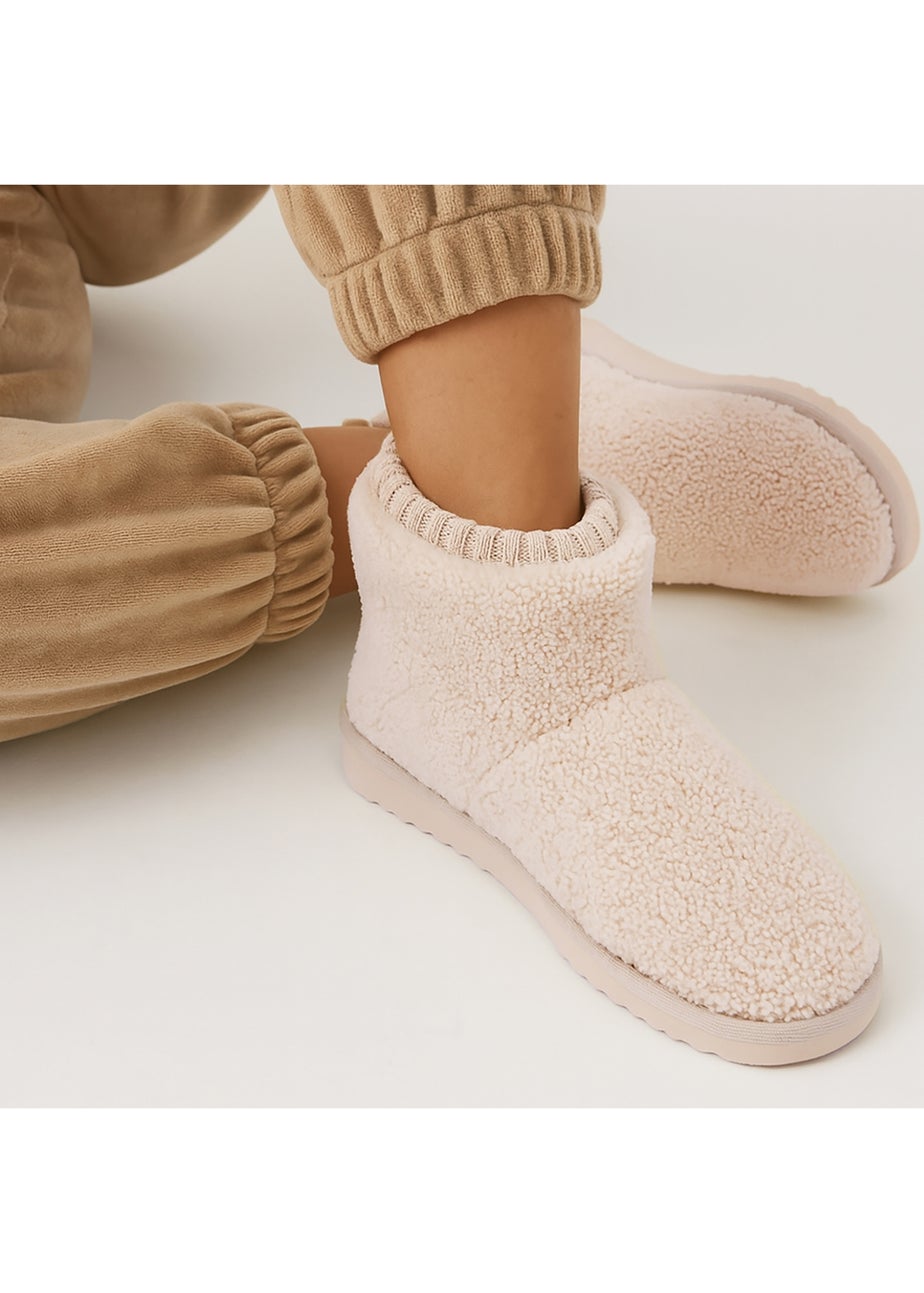 Totes Isotoner Cream Borg Boot With Cuff Detail