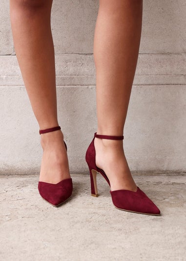 Linzi Moira Burgundy Faux Suede V Cut Court Heel