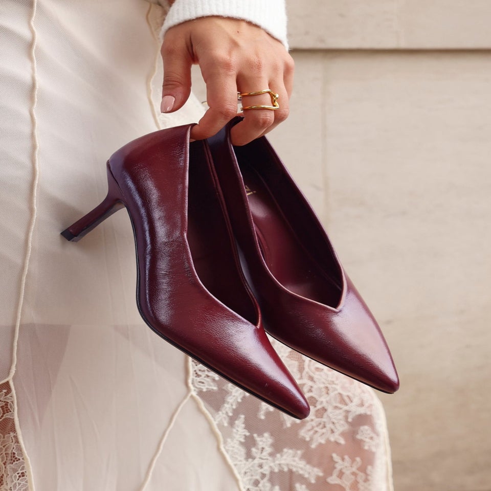 Linzi Bellamy Burgundy Faux Leather V-Cut Vamp Court Heels