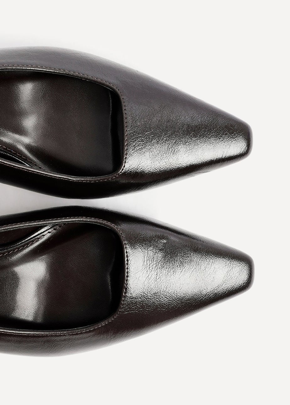 Linzi Avani Brown Faux Leather Court Heel