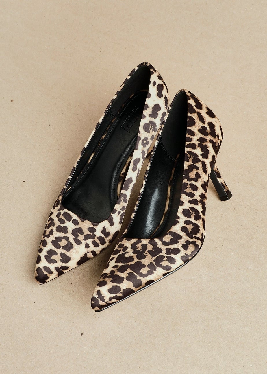 Linzi Aim Wide Fit Leopard Satin Classic Court Heel