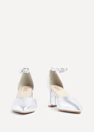 Linzi Davina Wide Fit Silver Faux Leather Court Heel