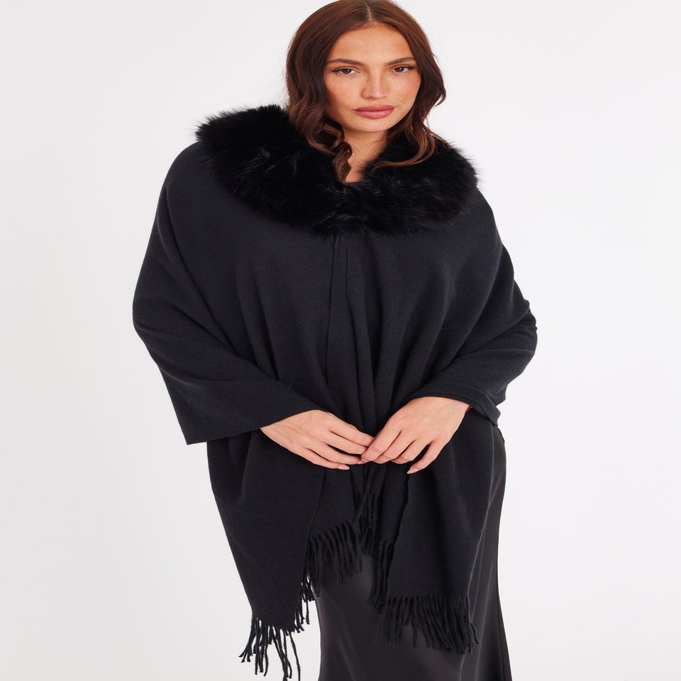 Quiz Black Long Knit Tassel Cape