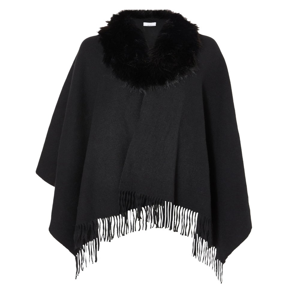 Quiz Black Long Knit Tassel Cape