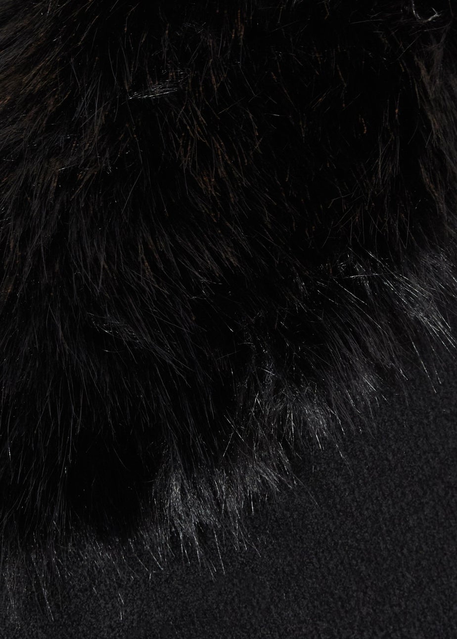 Quiz Black Long Knit Tassel Cape