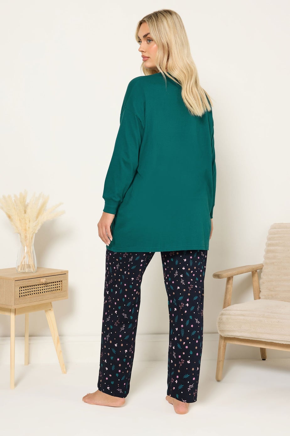 Yours Curve Green 'Cosy Sleep Club' Woodland Pyjama Gift Set