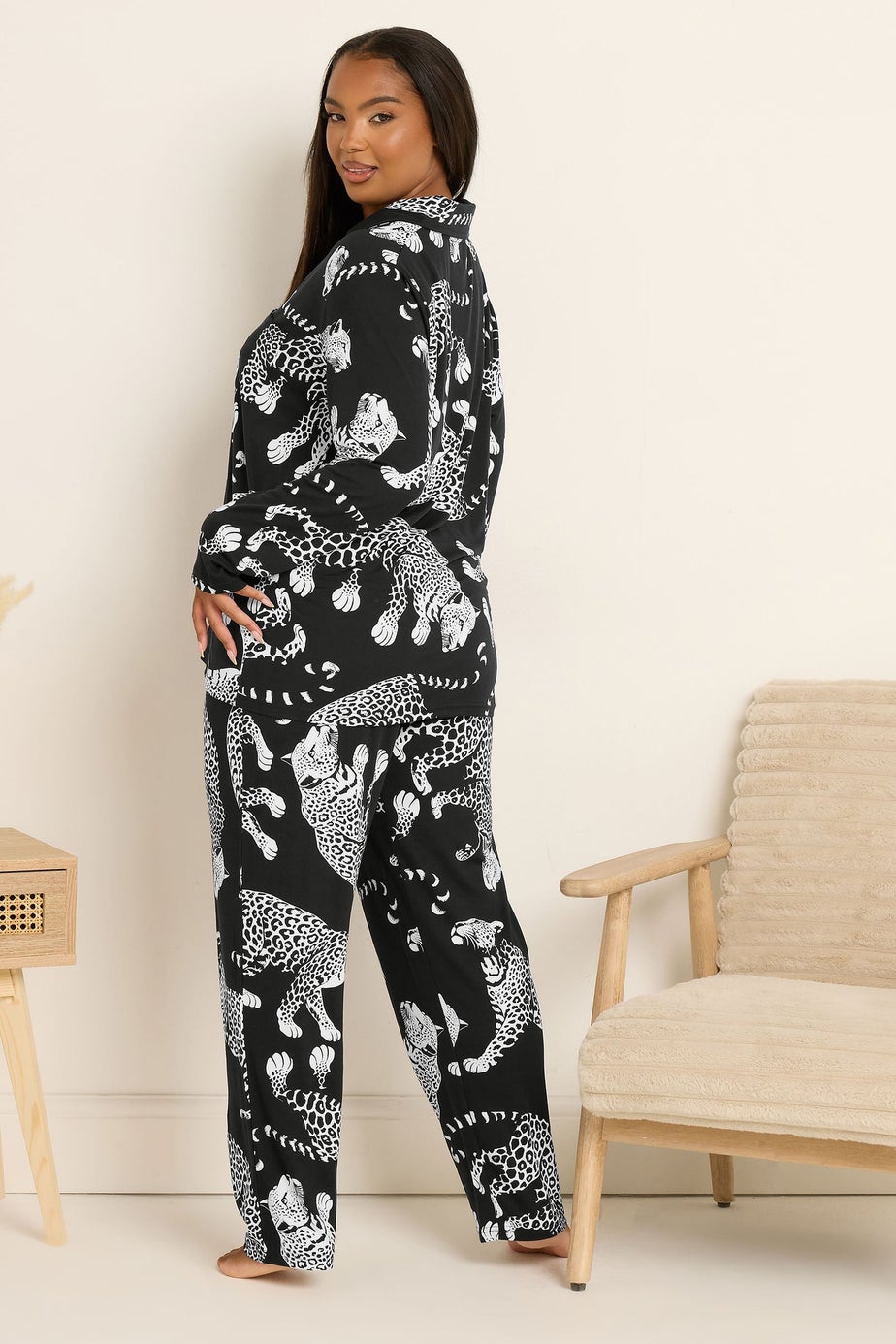 Yours Curve Black Leopard Soft Touch Pyjama Set