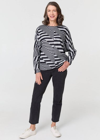 Izabel London Grey Geo Print Long Batwing Sleeve Top