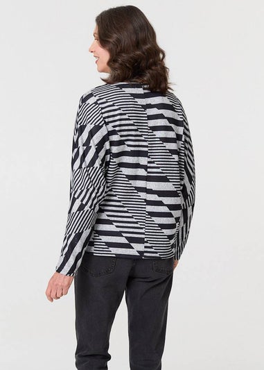 Izabel London Grey Geo Print Long Batwing Sleeve Top