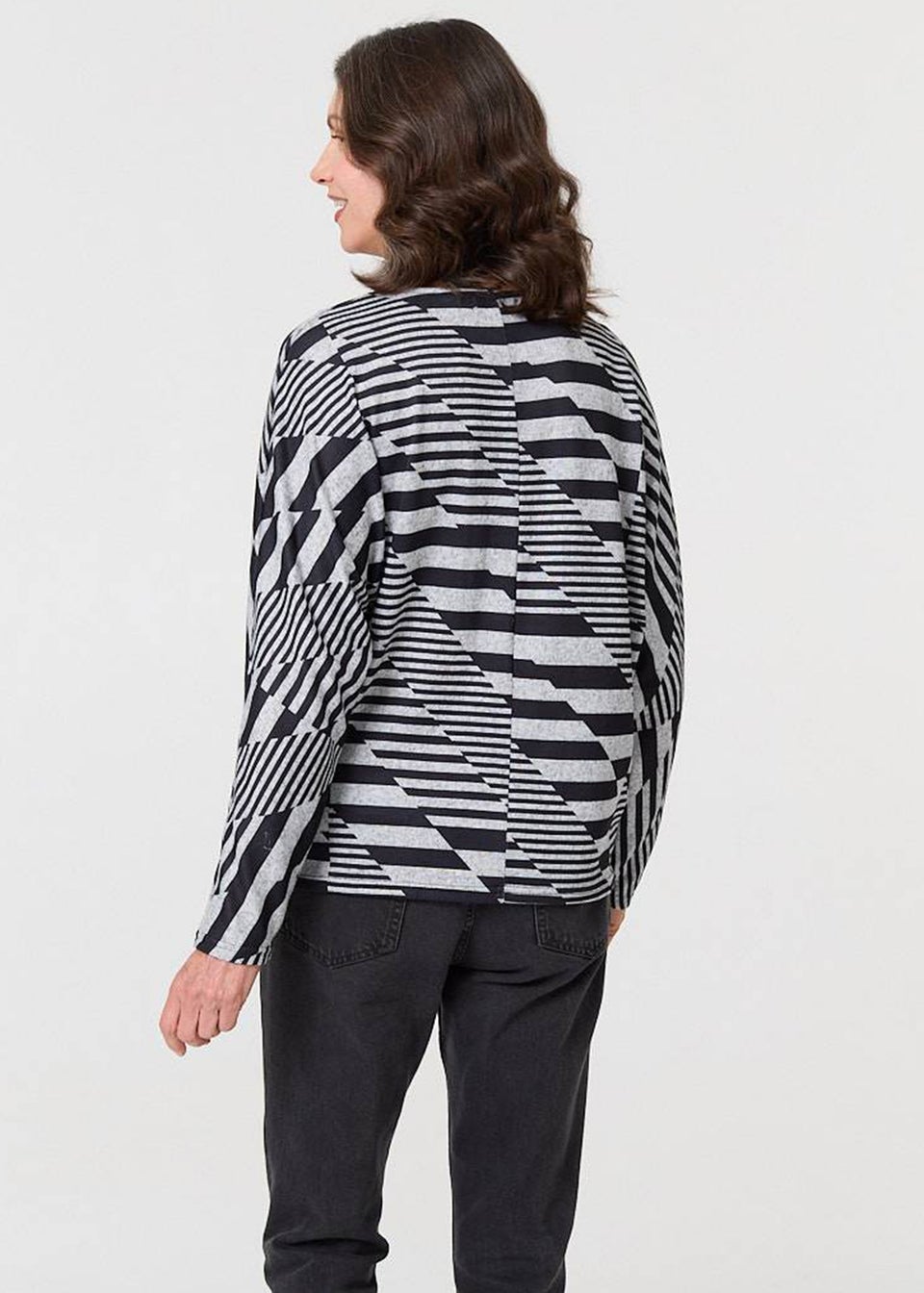 Izabel London Grey Geo Print Long Batwing Sleeve Top