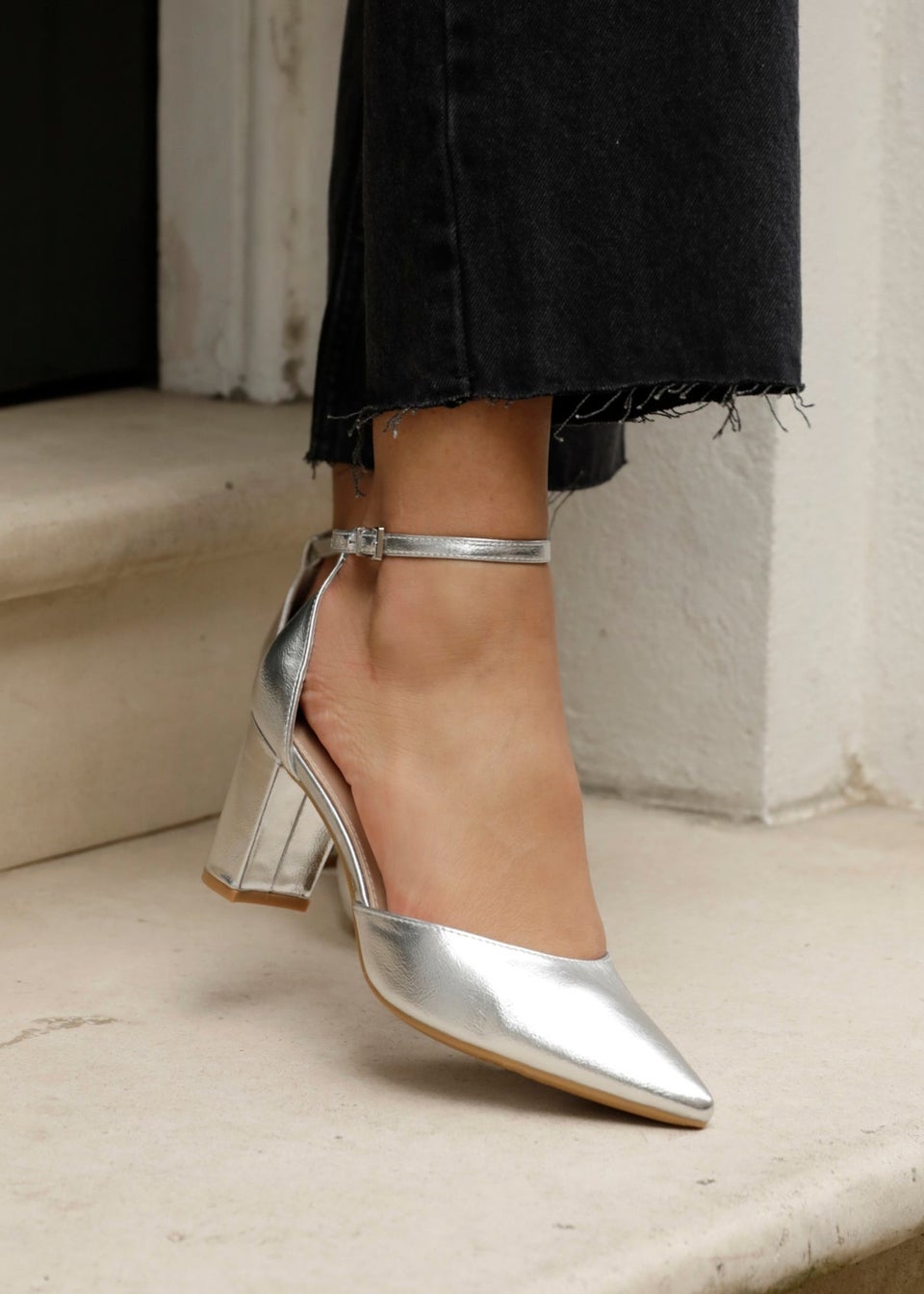 Linzi Leona Silver Faux Leather Closed Back Block Heeled Court Shoe