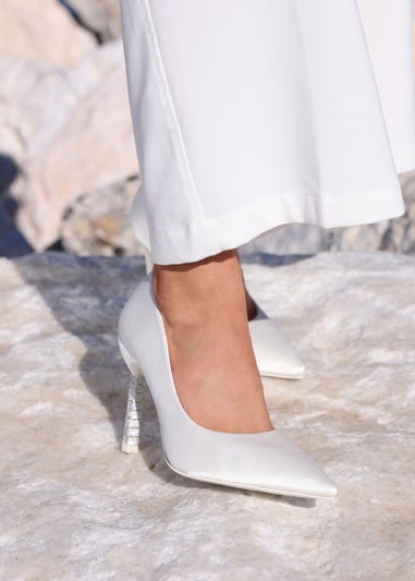 Linzi Adore Bridal Ivory Satin Classic Court