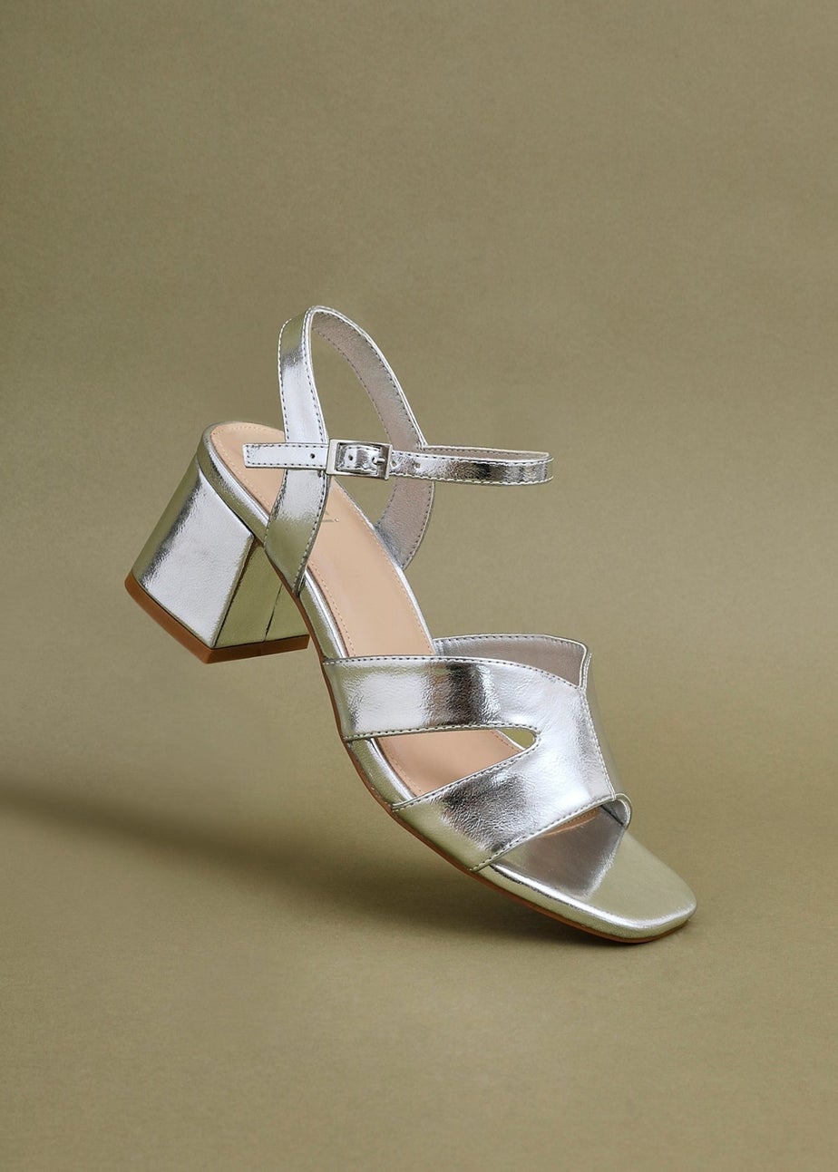Linzi Empire Wide Fit Silver Faux Leather Link Detail Block Heels