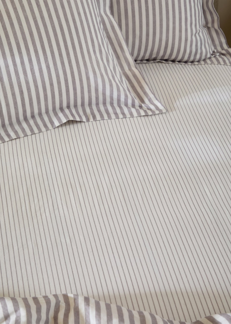 Yard Hebden 100% Cotton Narrow Stripe Mauve Fitted Sheet