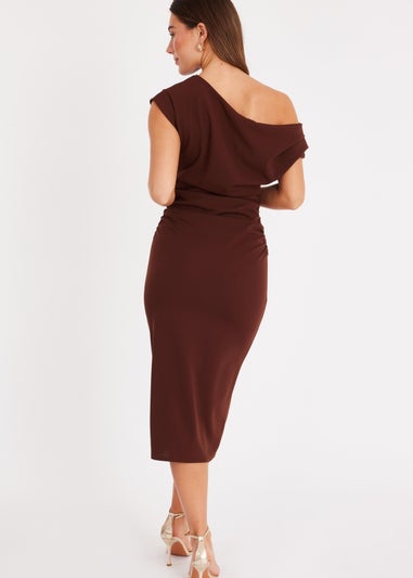 Quiz Brown Ruched Off Shoulder Midi Dress