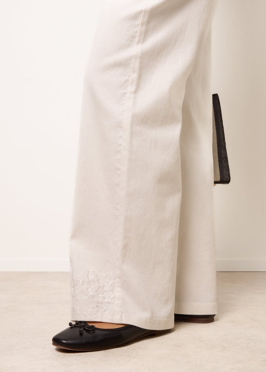 Blue Vanilla White Floral Embroidered Detailed Flared Jeans