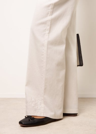 Blue Vanilla White Floral Embroidered Detailed Flared Jeans