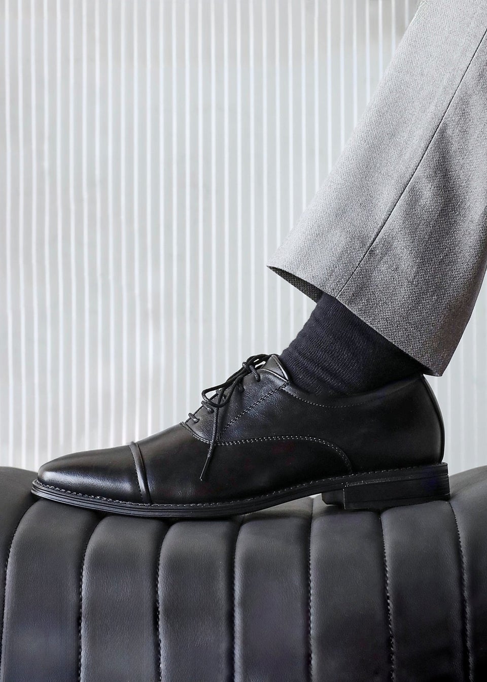 Linzi Lorenzo Mens Black Faux Leather Cap Toe Shoes