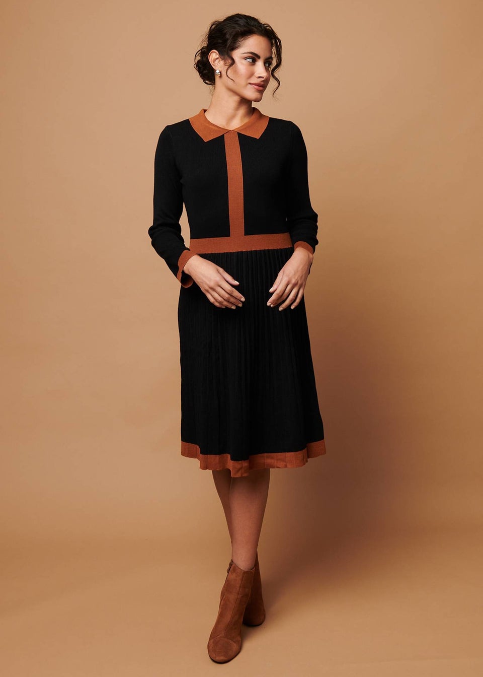 Izabel London Black Border Print Pleated Knit Knee Length Dress