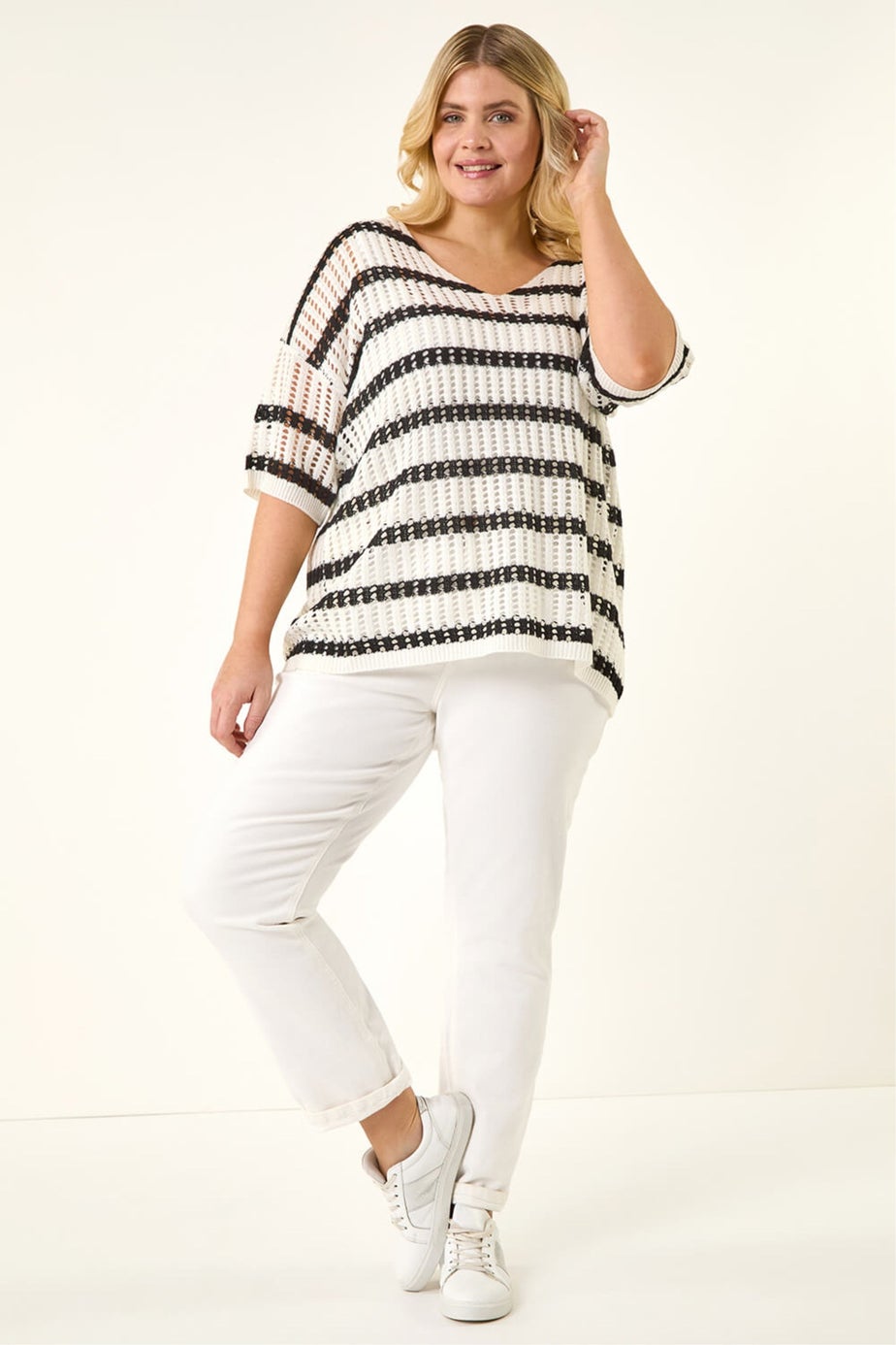 Roman Black Curve Crochet Knitted Top