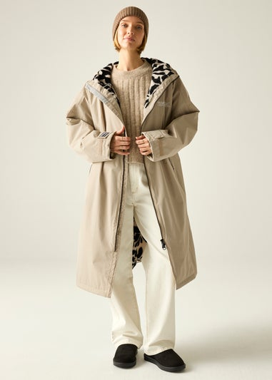 Regatta White Pepper Abstract Floral   Adult Waterproof Robe with Hydrafort Technology