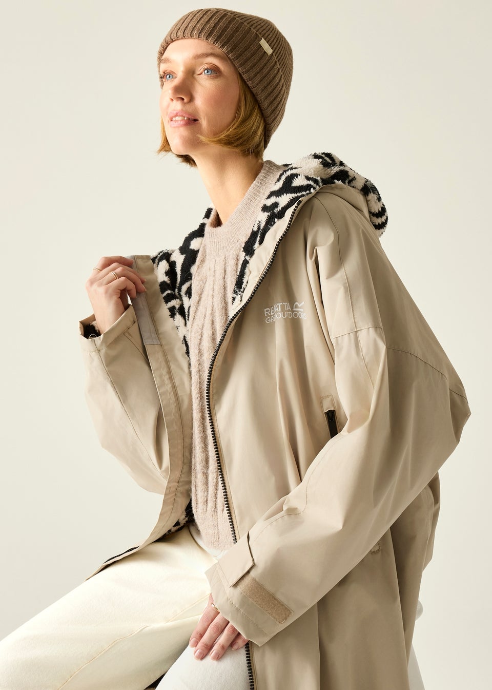 Regatta White Pepper Abstract Floral Adult Waterproof Robe With Hydrafort Technology