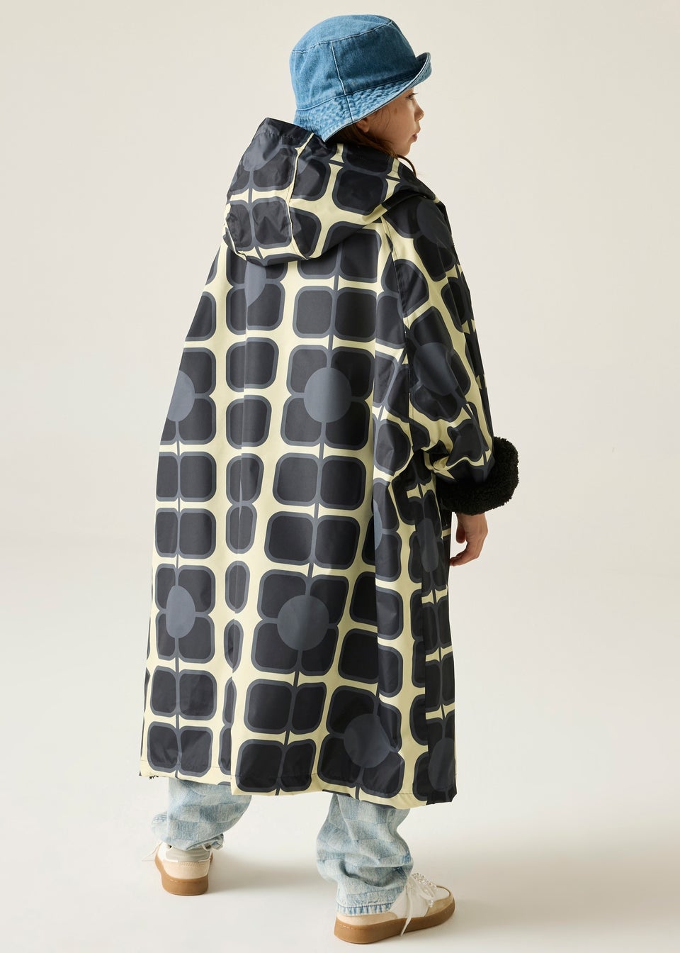 Regatta Giant Poppy Mono Orla Waterproof Changing Robe with Hydrafort Technology  (5-13 Years)