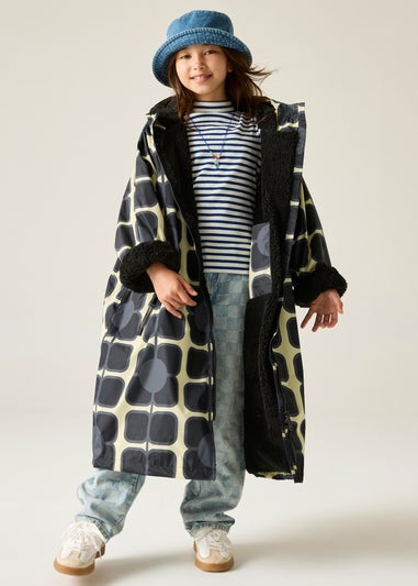 Regatta Giant Poppy Mono Orla Waterproof Changing Robe with Hydrafort Technology  (5-13 Years)