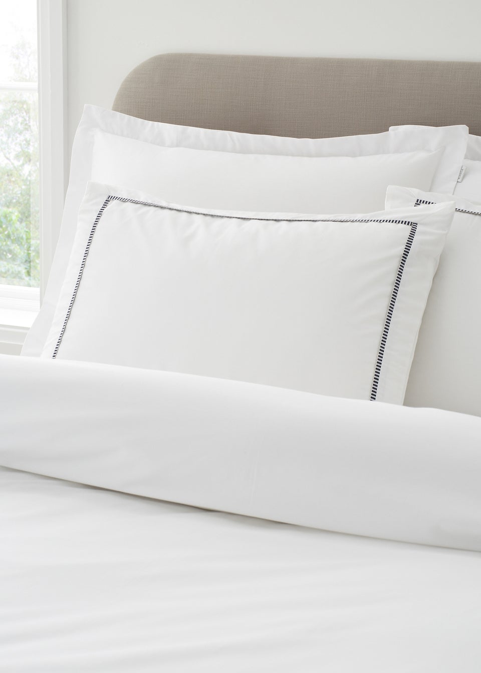 Bianca Fine Linens Contrast Trim 200 Thread Count Cotton Duvet Cover Set Black