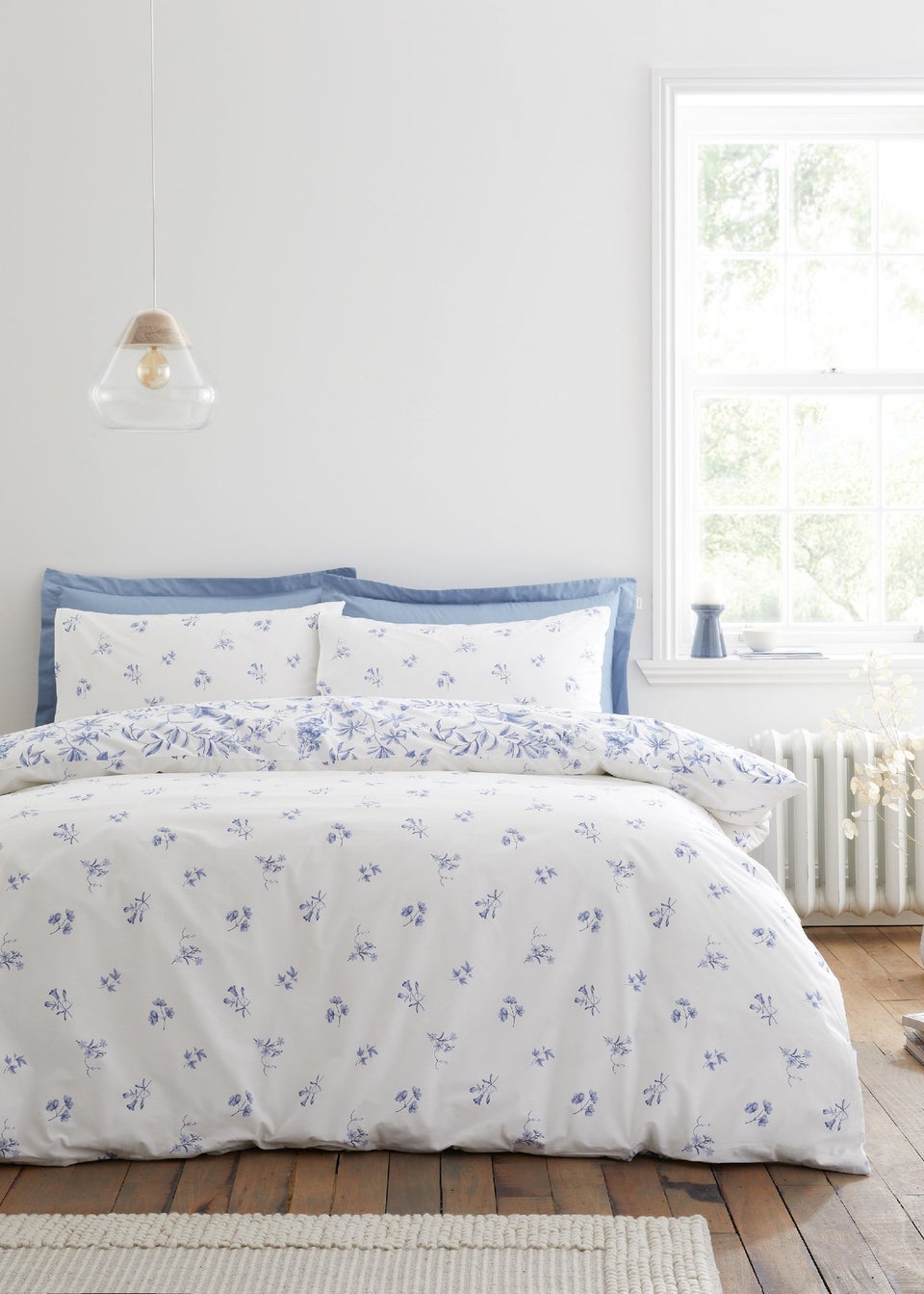 Bianca Fine Linens Thea Floral 200 Thread Count Cotton Reversible Duvet Cover Set Blue