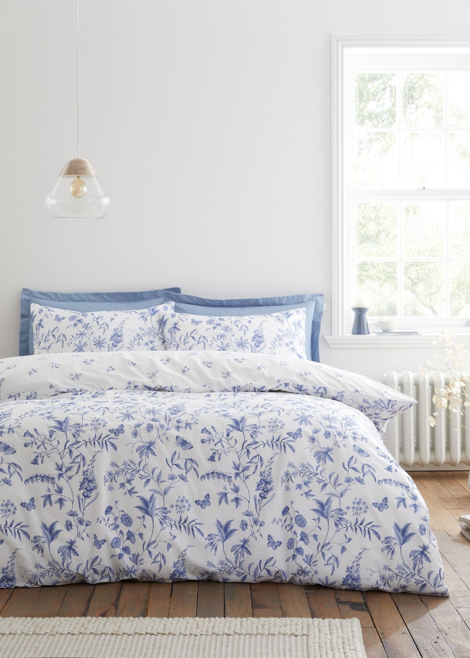 Bianca Fine Linens Thea Floral 200 Thread Count Cotton Reversible Duvet Cover Set Blue