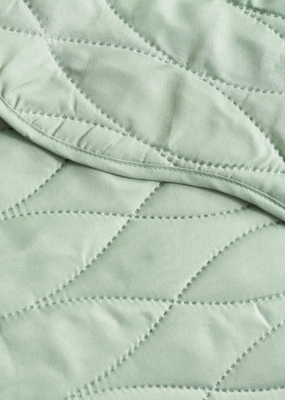 Catherine Lansfield Scallop Waves Quilted 240x260cm Bedspread Green