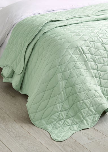 Catherine Lansfield Scallop Waves Quilted 240x260cm Bedspread Green