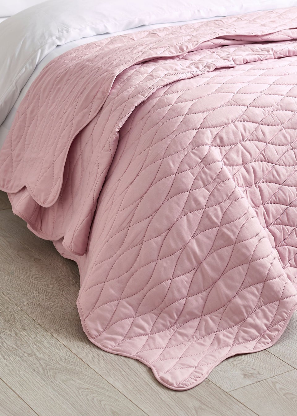 Catherine Lansfield Scallop Waves Quilted 240x260cm Bedspread Pink