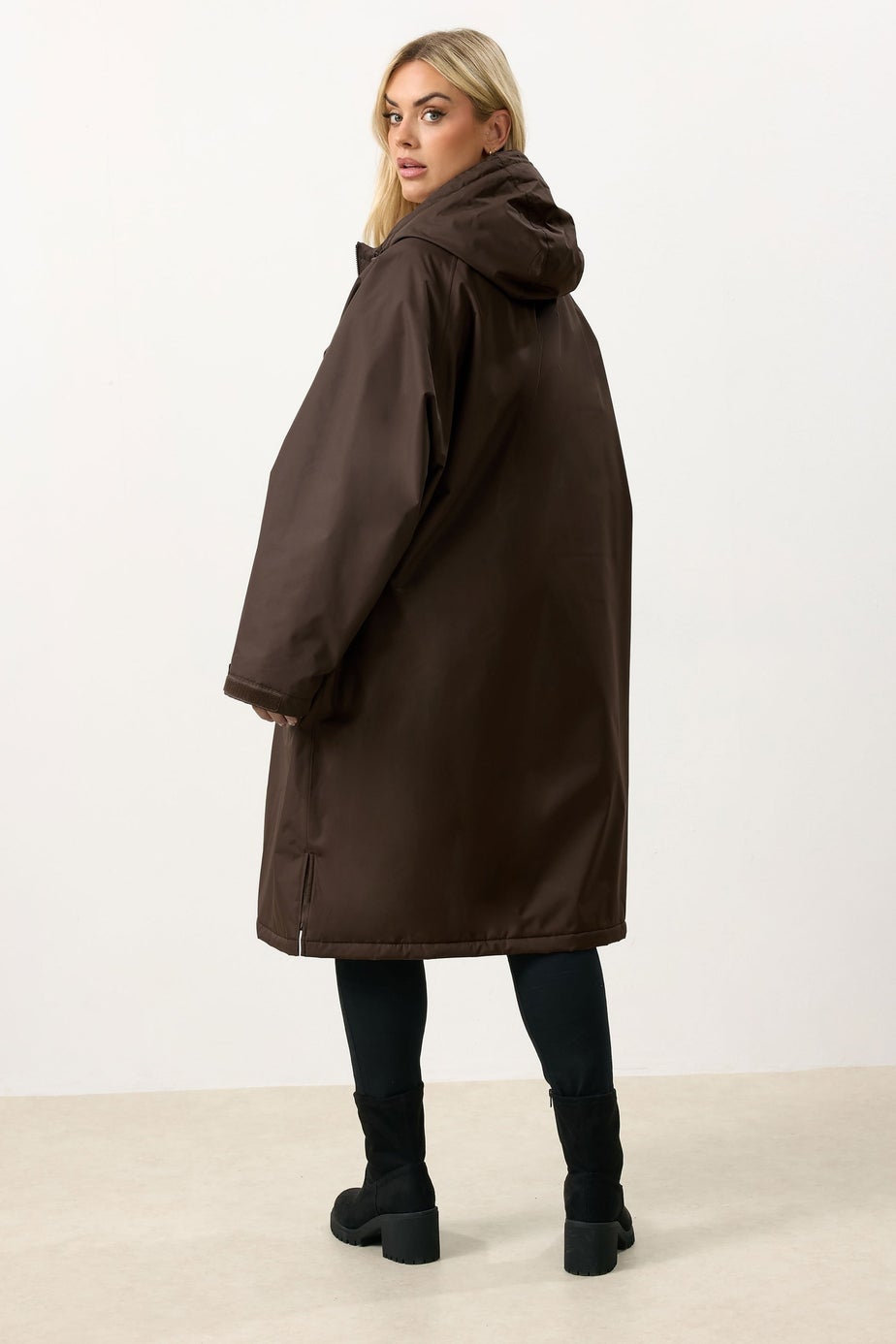 Yours Curve Brown Waterproof Fleece Lined Changing Robe