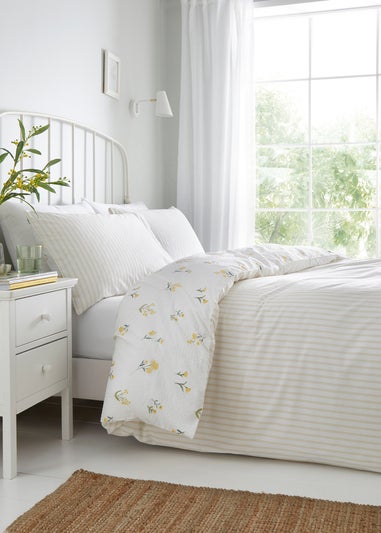 Dreams & Drapes Ditsy Floral Seersucker Reversible Yellow Duvet Cover Set
