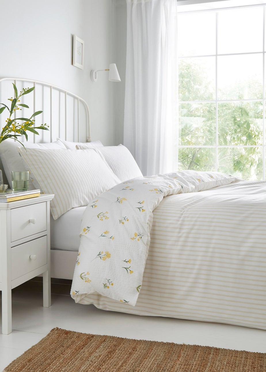 Dreams & Drapes Ditsy Floral Seersucker Reversible Yellow Duvet Cover Set
