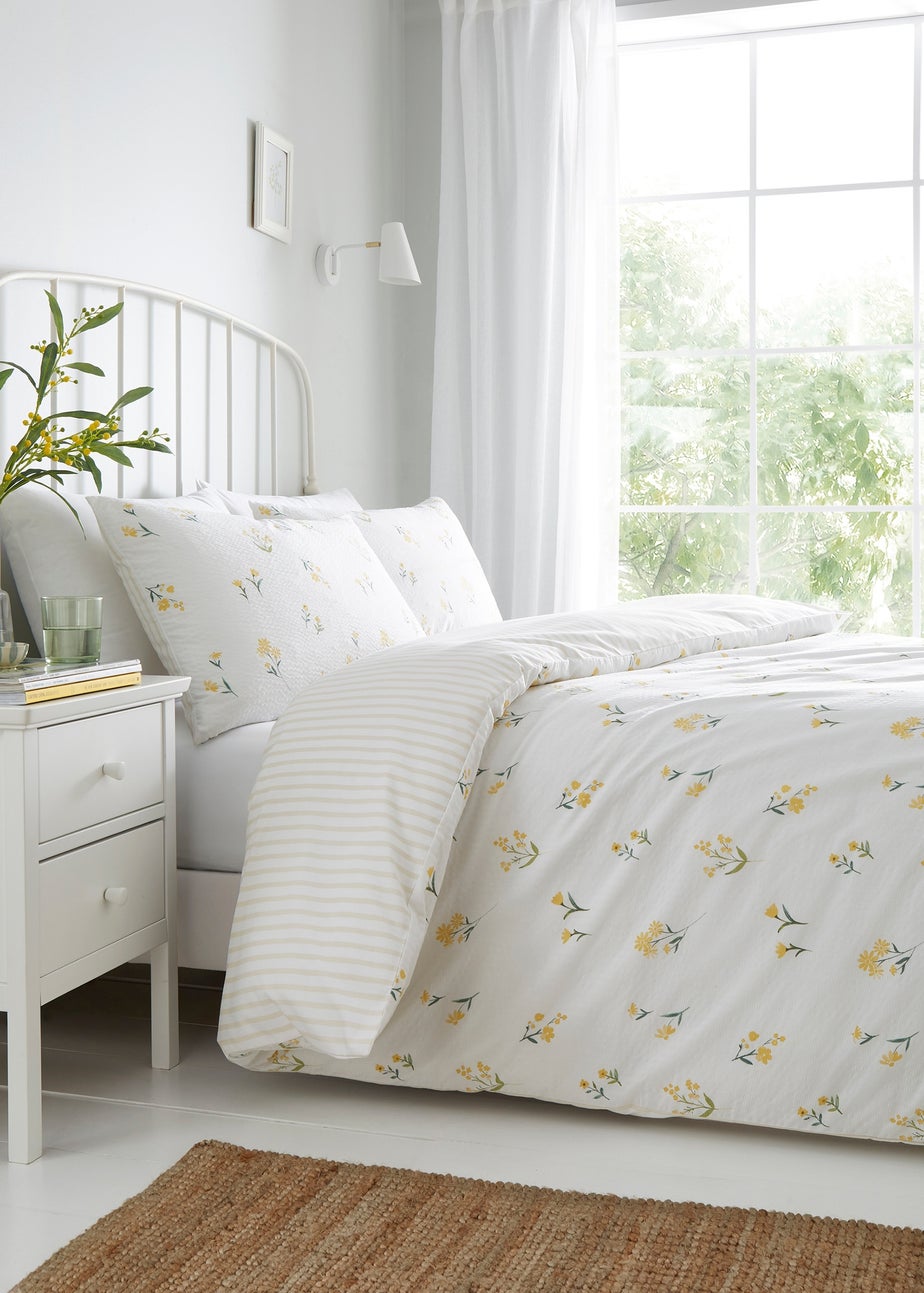 Dreams & Drapes Ditsy Floral Seersucker Reversible Yellow Duvet Cover Set