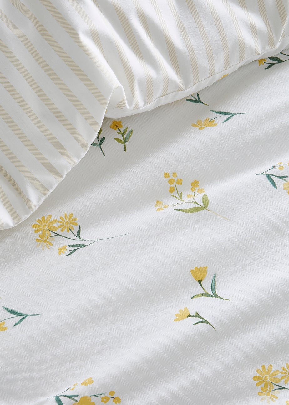 Dreams & Drapes Ditsy Floral Seersucker Reversible Yellow Duvet Cover Set