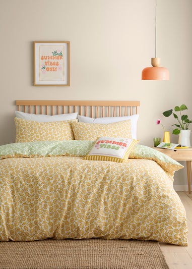 Fusion Retro Daisy Floral Reversible Yellow Duvet Cover Set
