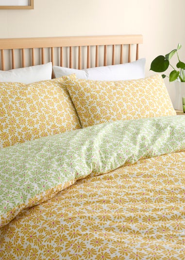 Fusion Retro Daisy Floral Reversible Yellow Duvet Cover Set