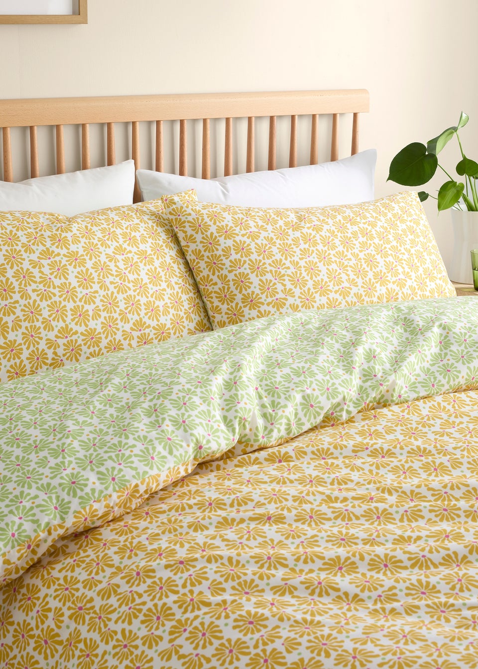 Fusion Retro Daisy Floral Reversible Yellow Duvet Cover Set