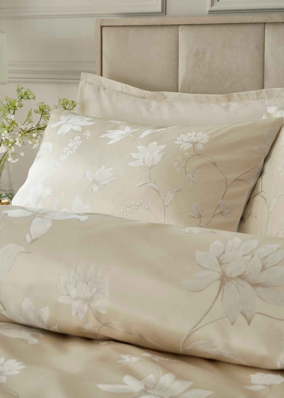 Soiree Lilly Floral Jacquard Jacquard Champagne Duvet Cover Set