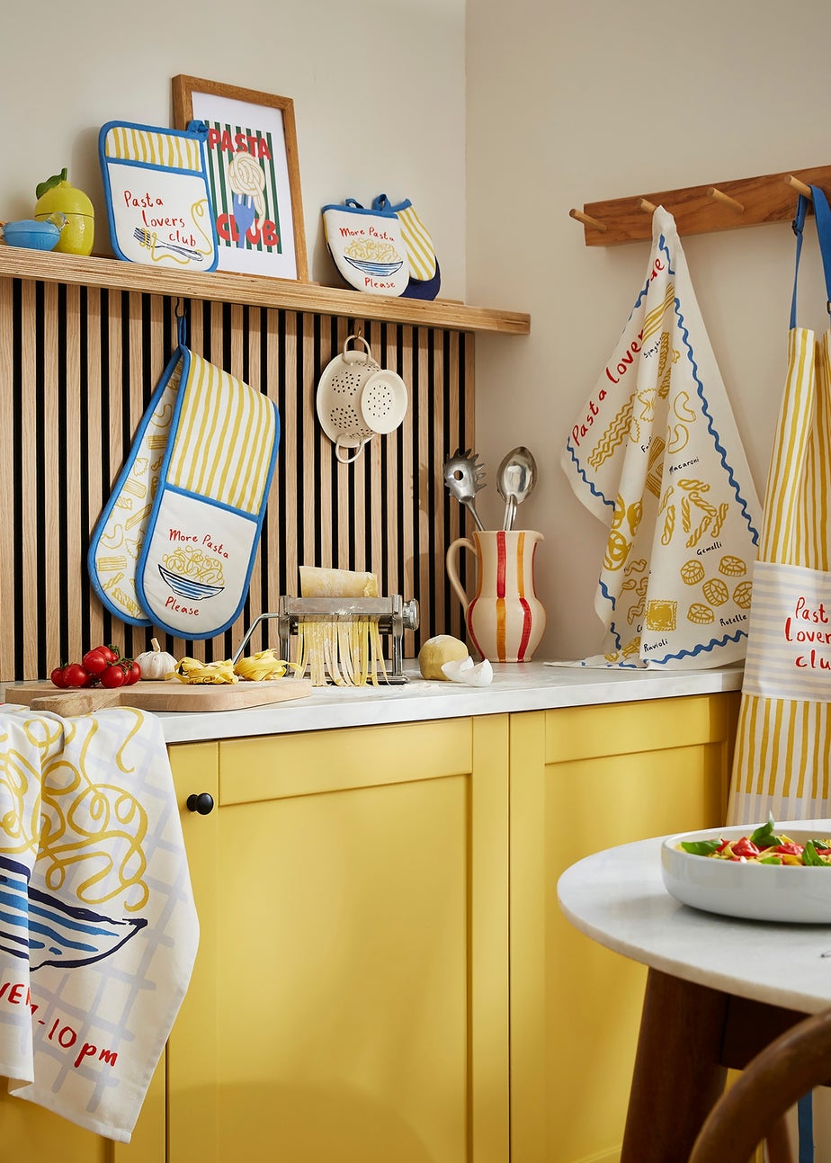 Ulster Weavers Pasta Lovers Club Yellow Gauntlet Oven Glove