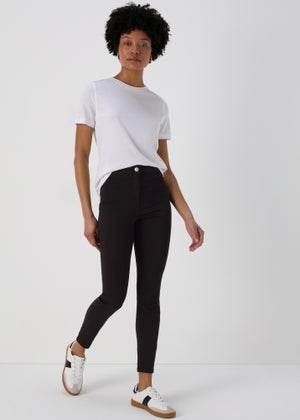Black jeans and t shirt best sale