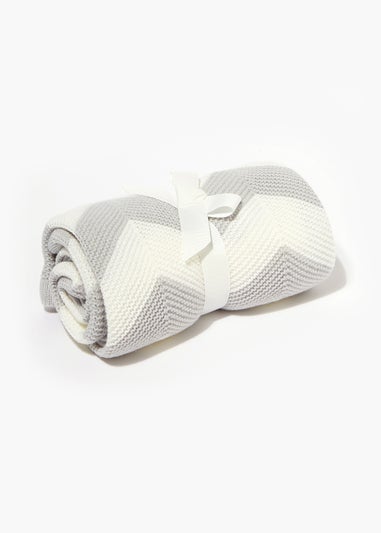 Grey Chevron Knitted Baby Blanket (90cm x 70cm)
